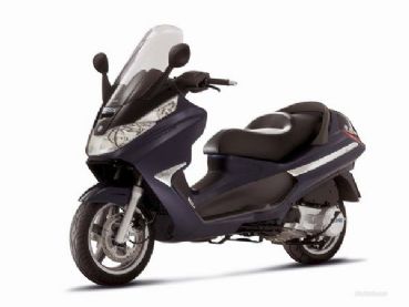Scooter Piaggio X8 200 rentals in Tuscany