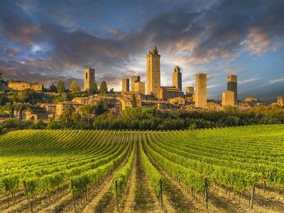 Itinerary to discover San Gimignano by bike, Vespa or scooter