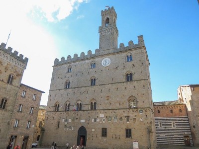 Itinerary to discover Volterra by bike, vespa or scooter